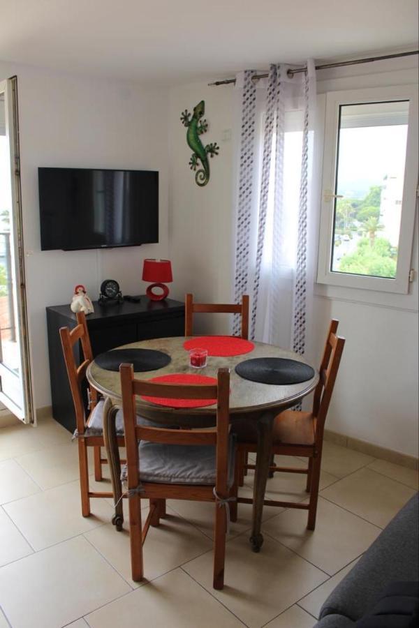 T2 Coquet Le Lavandou Plein Centre Vue Mer Exceptionnelle. Apartman Kültér fotó